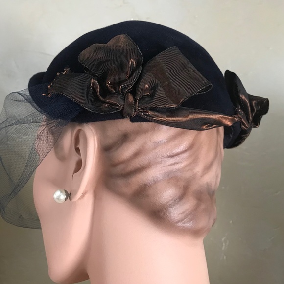CHIC 1950s\' NAVY VELOUR FELT TOQUE - COPPER COLORED PEARL & BOW TRIM + NAVY VEIL main image 11